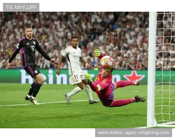 皇马中路直塞扯开对方盲区制造射门点